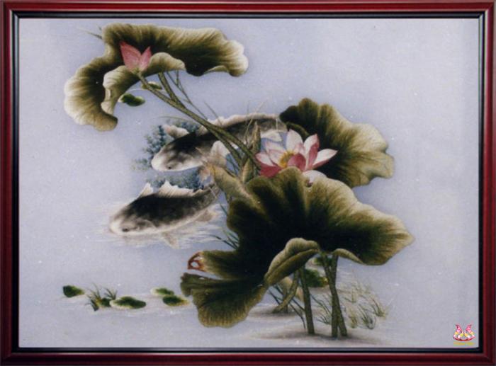 tranh thêu cá chép hoa sen